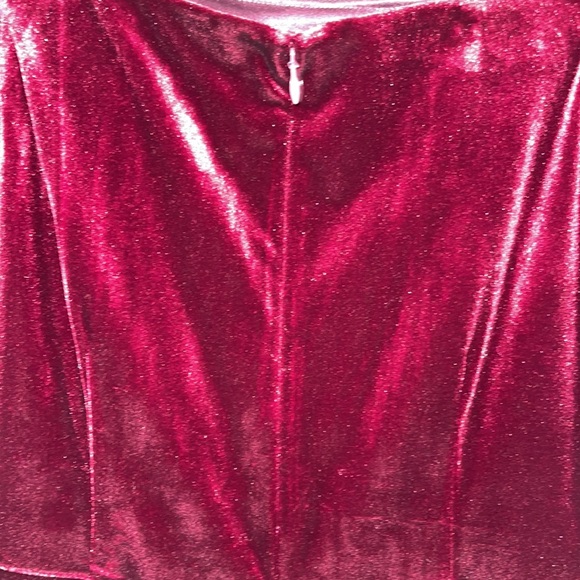 Vince Camuto Elegant Velour Side scrunch Gown with mini train on hem - Picture 2 of 5